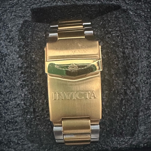 Invicta limited edition Mickey Mouse watch….. - Picture 2 of 3